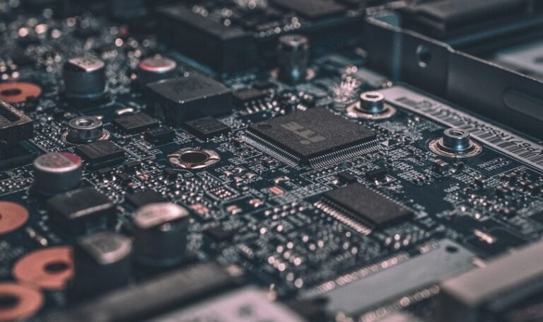 [UCKLab Strategic Review] 경제/공급망 — Global Developments in Bloomberg Reuters FT OECD global supply chain semiconductor trade & UCKLab Executive Note™